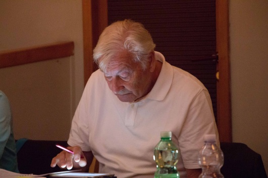 M° Müller at work using the new system with tablet computers.